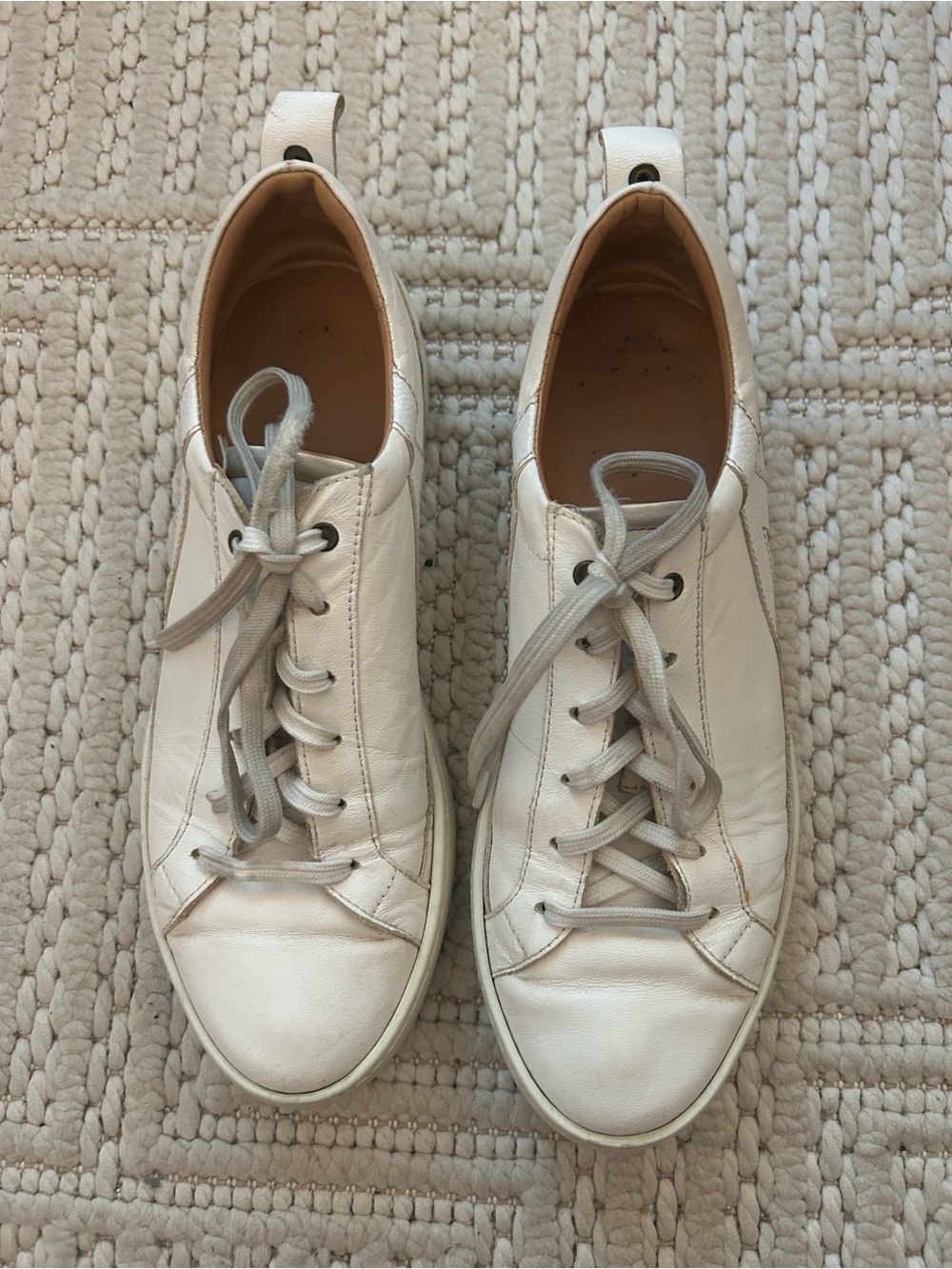 Laiìk Women’s 38 White Lace-up Classic Contemporary Preppy Tennis Shoes/Sneakers